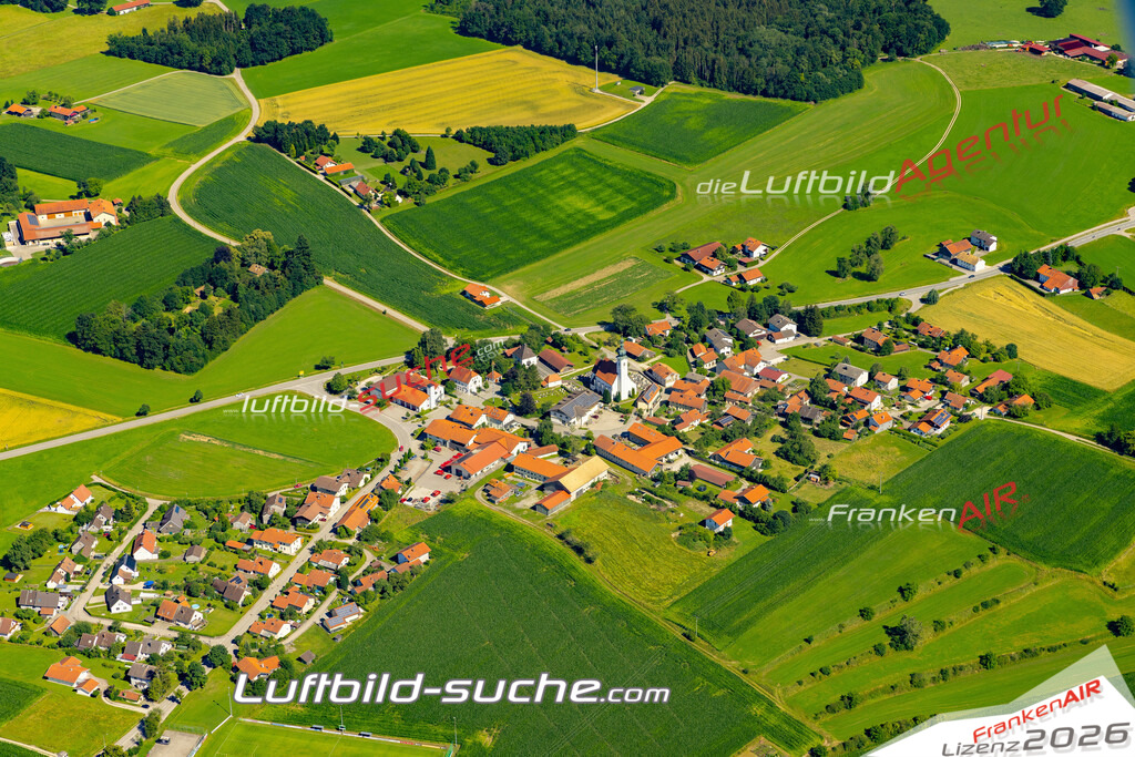 Aktuelles Luftbild von Kay Tittmoning - Die Luftaufnahme wurde 2022 mittels UL-Flugzeug erstellt ( keine Drohne ) - hochauflösende Kamera-Systeme von  Canon -Beste Qualität - Für grossformatige Ausdrucke geeignet. Die Geschenkidee !