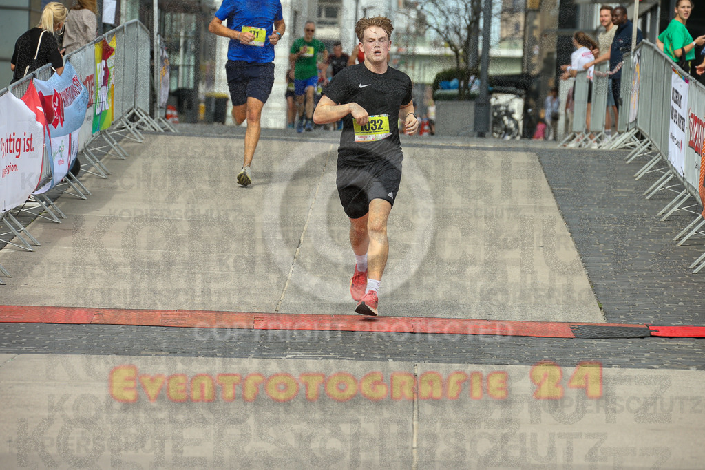 250920_1323_EX1_4278 | Sportfotografie im Rhein-Sieg Kreis, Köln, Bonn, NRW, Rheinland Pfalz, Hessen, etc. Unser Tätigkeitsfeld umfasst den Laufsport vom Volkslauf über den Marathon, Duathlon, Triathon bis zum Ultralauf wie Kölnpfad Ultra oder Schindertrail.