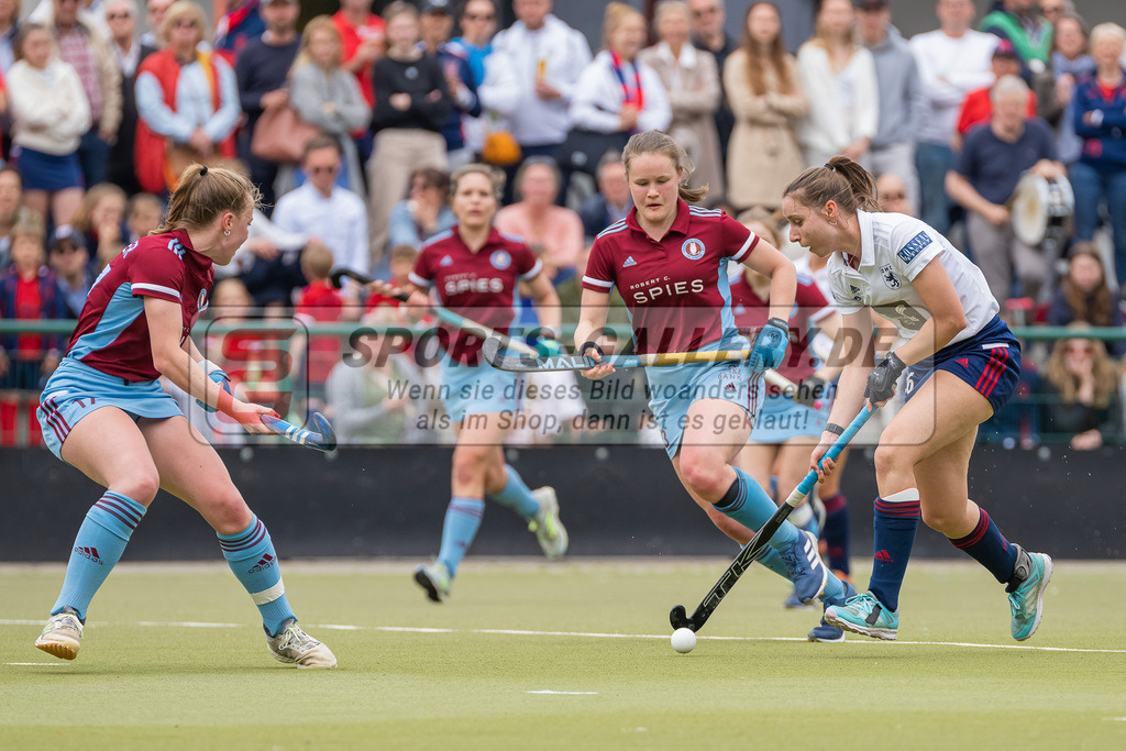 HK_20230520_108350 | 1. Bundesliga Damen Düsseldorfer HC - UHC Hamburg am 20.5.2023 DHC Düsseldorf, Düsseldorf , Amenlie Wortmann ( UHC Hamburg #3 ) , Elisa Gräve ( Düsseldorfer HC #26 )