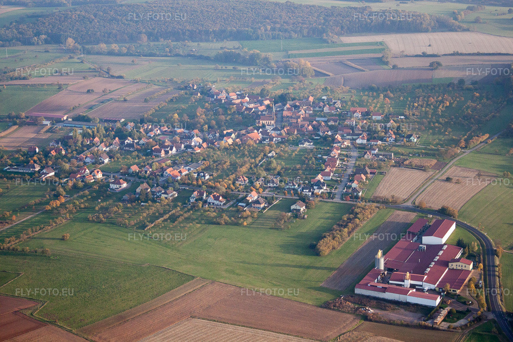 Vue aérienne: Vue de la ville à Gœrsdorf dans le département Bas Rhin, France. Photo: IMG_54215.jpg prise le 21/10/2012 par Werner Riehm/FLY-FOTO.euRésolution de l'original: 4752 x 3168 px