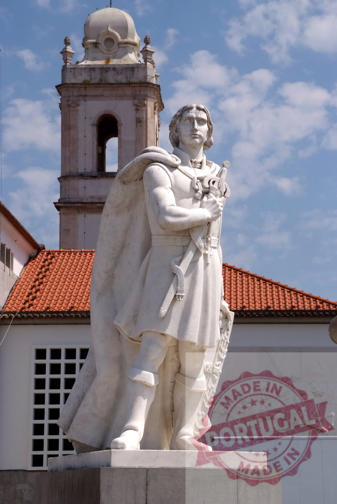 Dom Nuno Alvares Pereira statue standing in Lisbon. Centro Portugal | Dom Nuno Alvares Pereira white marble statue representing a historical figure - Realized with Pictrs.com