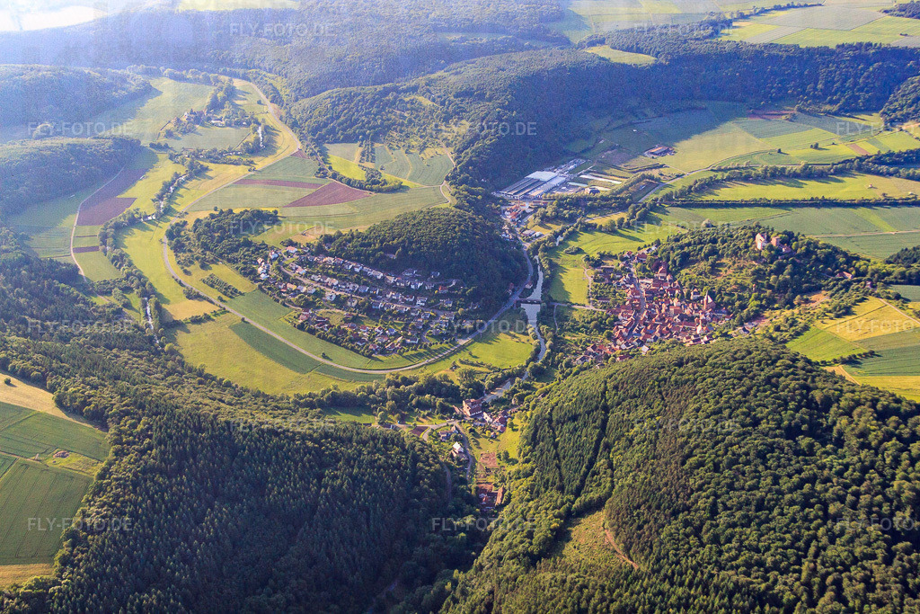 Drof in einer Tauberschleife | Luftbild: Drof in einer Tauberschleife im Ortsteil Gamburg in Werbach im Bundesland Baden-Württemberg in Deutschland. Foto: IMG_66258.jpg vom 30.05.2014 durch Werner Riehm/FLY-FOTO.de - Realisiert mit Pictrs.com