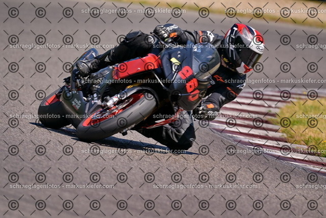 26bt05-1017 | markuskiefer.com - Realisiert mit Pictrs.com