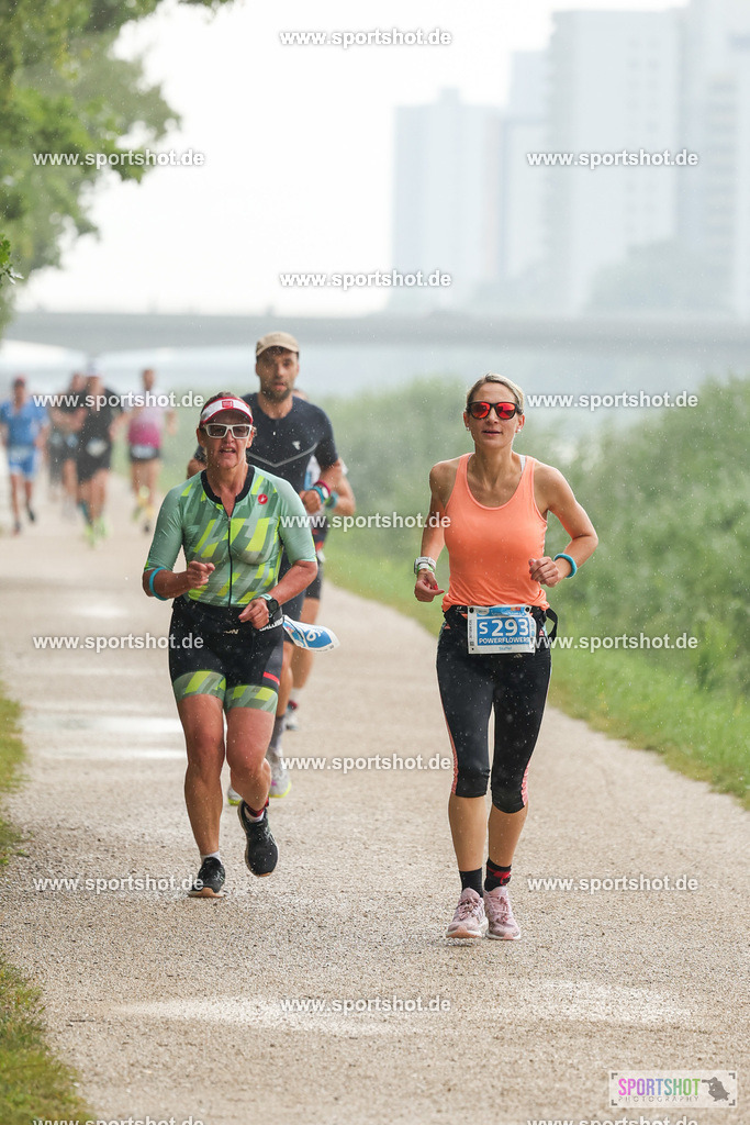 LUR_1293 | 34. M-net Erlanger Triathlon 2025 #erlangertriathlon  #mnettriathlon2025 #mnettriathlon #team #olympischedistanz #mitteldistanz #triathlon #maindonaukanal  #erlangertriathlon2025 #yourpictrs #tv1848 #tv1848erlangen  #triathlonbayern #sportinerlangen #demsportverbunden #sportshot_your_pictrs Copyright: www.sportshot.de