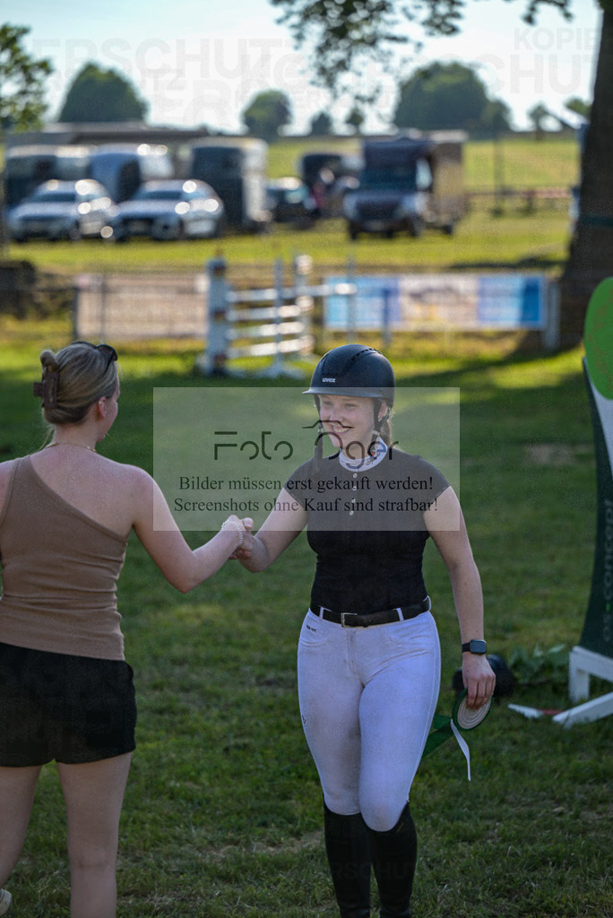 Reitturnier Voxtrup | Entdecke hochwertige Reitturnierfotos von Foto Oger. Professionell, emotional und authentisch – jetzt Lieblingsmomente im Shop bestellen.Deutschlandweite Turnierfotografie. - Realisiert mit Pictrs.com