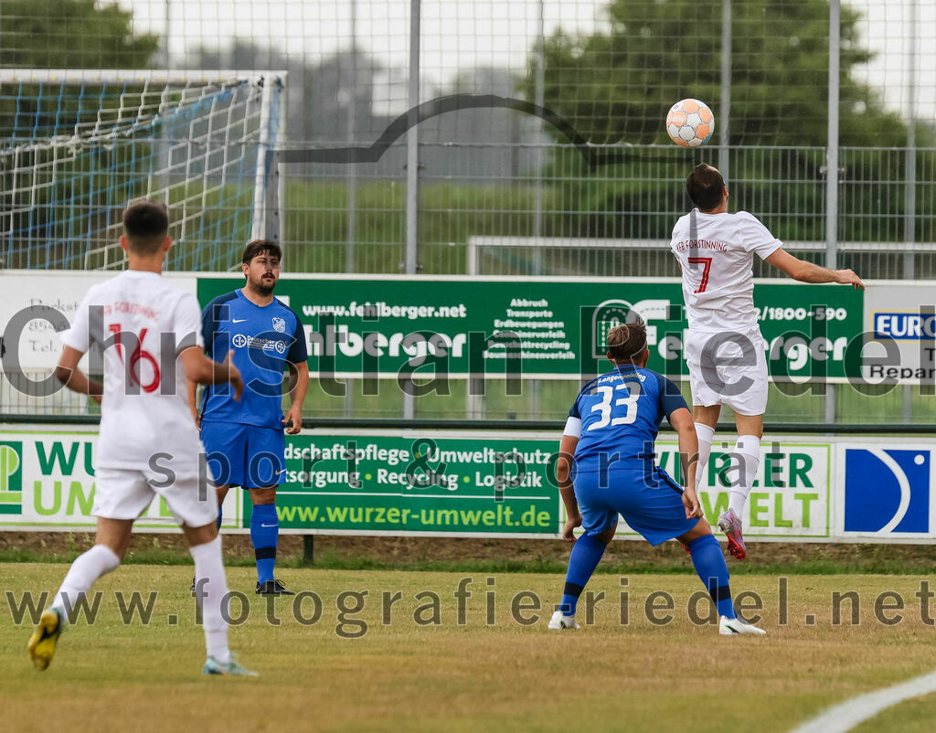 2023-06-30_020_FC_Langengeisling_gegen_VfB_Forstinning | Erding, Deutschland, 30.06.2023:
Fußball, Bezirksliga Oberbayern Ost 2023 / 2024, Testspiel, FC Langengeisling gegen VfB Forstinning, Endergebnis: 3:0

Matija Milic (VfB Forstinning, #16), Florian Rupprecht (FC Langengeisling, #11), Hannes Dornauer (FC Langengeisling, #33), Dimitar Kirchev (VfB Forstinning, #7)

Foto: Christian Riedel / fotografie-riedel.net