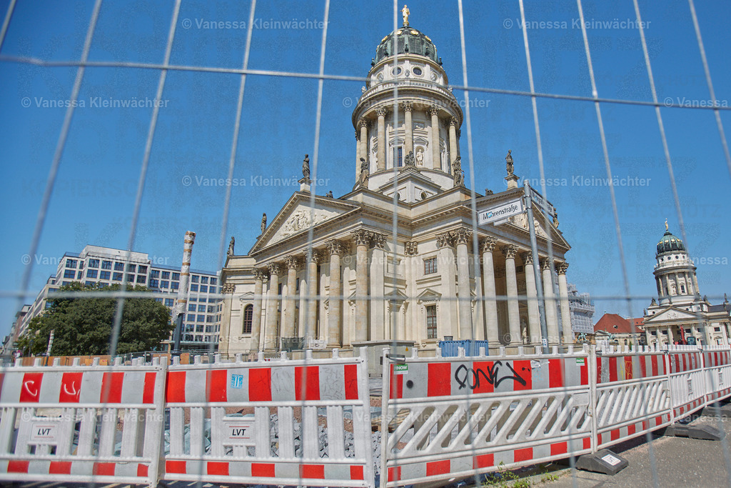 270801_BaustelleGendarmenmarkt_00010 | Vanessa Kleinwächter - Realisiert mit Pictrs.com
