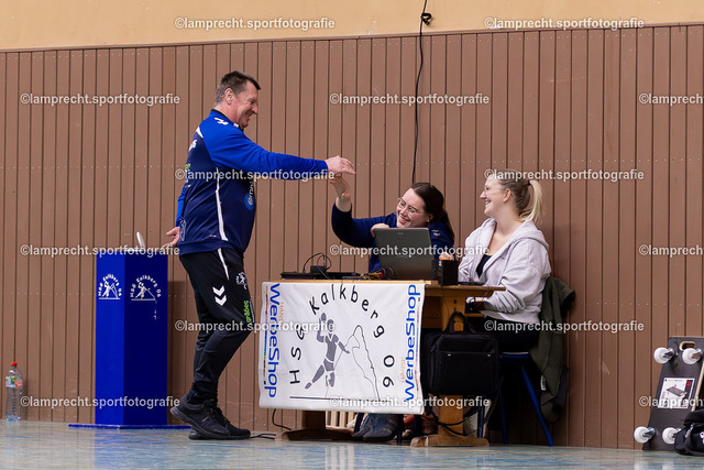 Handball I Herren I Saison 2025-2026 I SHSE Manfred-Frank-Pokal I Viertelfinale I HSG Kalkberg 06 II - HSG Kalkberg 06 018 | Adam Swoboda (Trainer, HSG Kalkberg 06) - Realisiert mit Pictrs.com