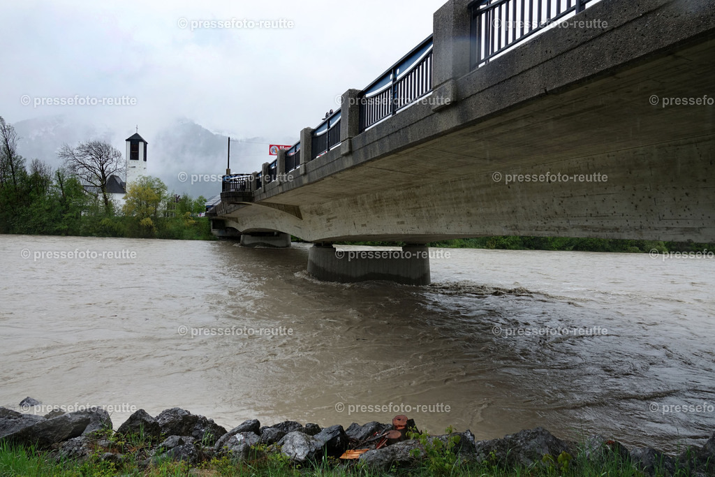 welltvi-Lechbruecke_Reutte-Lechaschau-Hochwasser-21052019-DSD01457 | Info aus dem Bezirk Reutte/Ausserfern Tirol sowie eine umfangreiche Bilddatenbank über die gesamte Region: Lechtal, Talkessel Reutte, Tannheimertal, Zwischentoren. Lech, Plansee, Zugspitze, Grenztunnel, B179, Fernpassstraße, Verkehr, Lawinen, Tradition, - Realisiert mit Pictrs.com