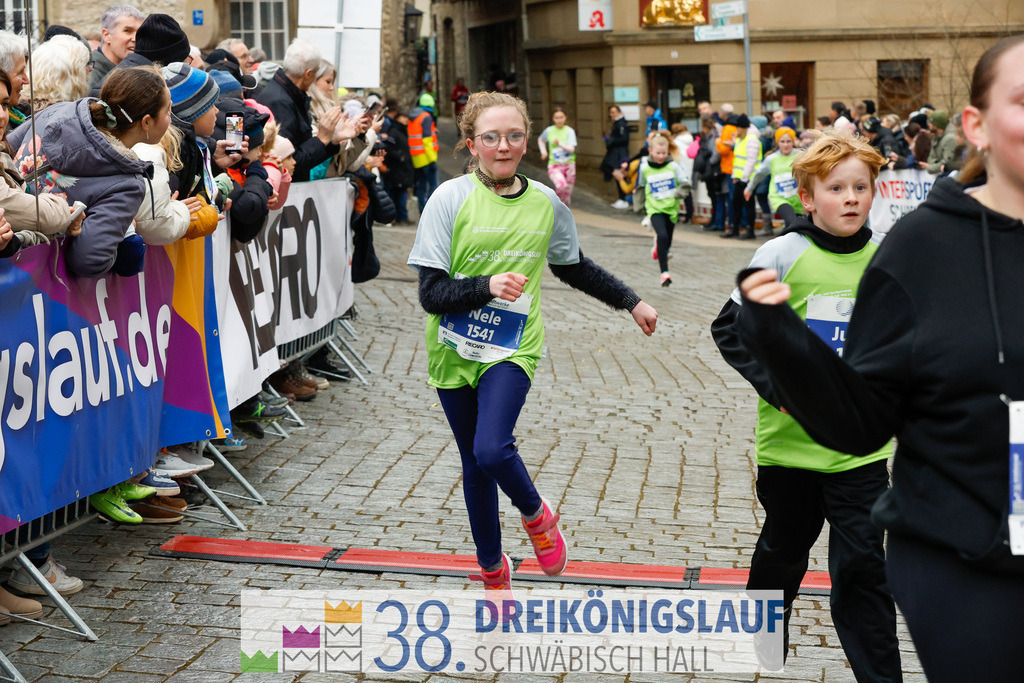 1700m Stadtwerke Jugendlauf | 3 Koenigslauf 2024 1700m Stadtwerke Jugendlauf - Realisiert mit Pictrs.com