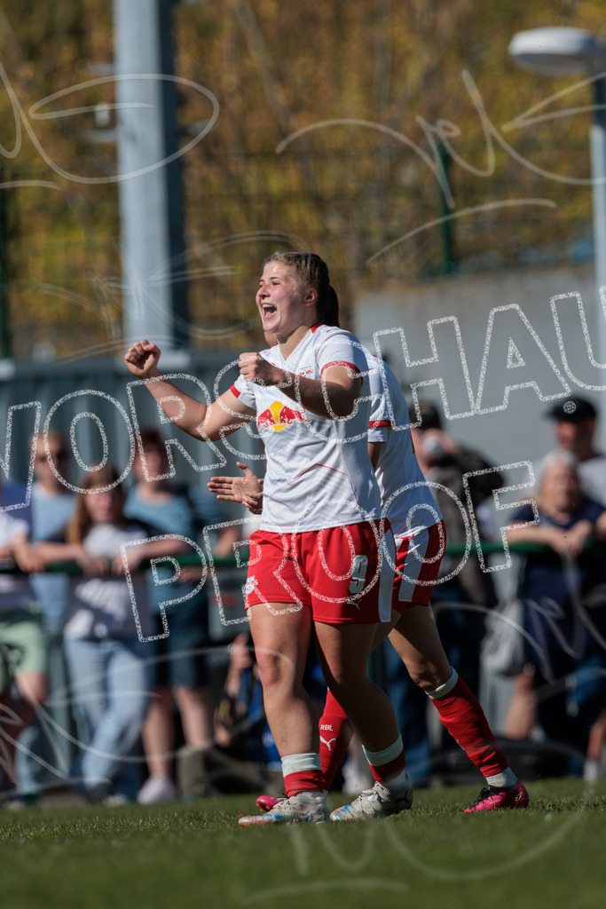 Gipfeltreffen der Frauen: Finale um den Sachsenlotto Landespokal 2026 | Am 1. Mai 2026 trafen im Endspiel des Sachsenlotto Landespokals die Frauen des Chemnitzer FC und die zweite Mannschaft von RasenBallsport Leipzig aufeinander. Vor stimmungsvoller Kulisse kämpften beide Teams ab 15:00 Uhr um die begehrte Trophäe des sächsischen Fußballs. Diese Galerie zeigt die Highlights, packende Zweikämpfe und die emotionalsten Momente des Finaltags. - Realisiert mit Pictrs.com