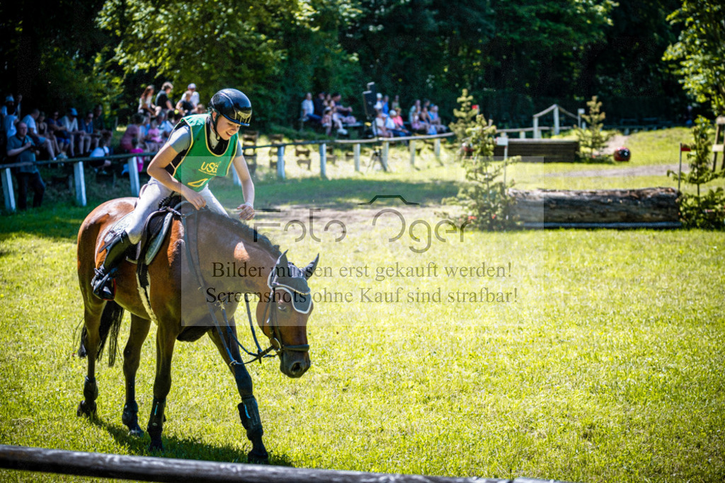 Vielseitigkeitsturnier Melle Oldendorf | Entdecke hochwertige Reitturnierfotos von Foto Oger. Professionell, emotional und authentisch – jetzt Lieblingsmomente im Shop bestellen.Deutschlandweite Turnierfotografie. - Realisiert mit Pictrs.com
