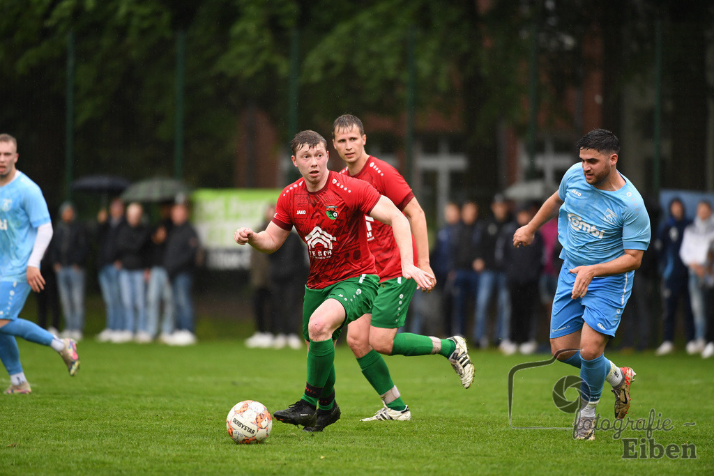 BV Bockhorn-SG FriPe | Relegation zur Kreisliga; BV Bockhorn (weiß)-SG FriPe (rot) am 05.06.2025 in Oldenburg/Ofenerdiek (Lagerstraße), Photo: Philip Eiben 2025 - Realisiert mit Pictrs.com