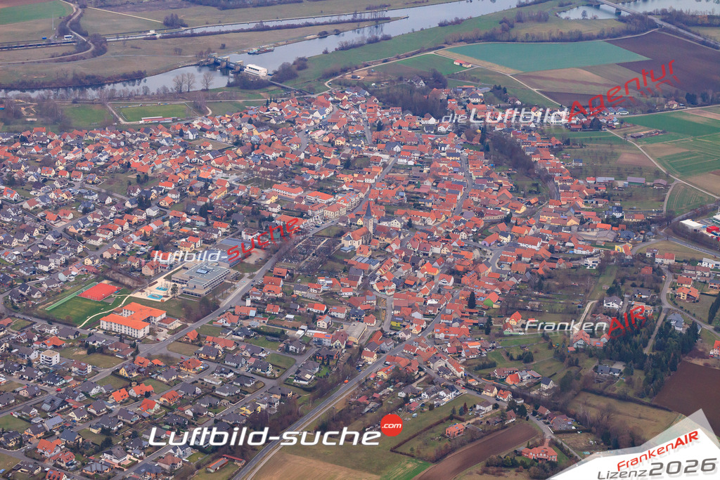 Das Luftbild der Stadt Knetzgau wurde 2018 vom Flugzeug heraus erstellt (keine Drohne) Aufnahmehöhe ca.400 Meter- hohe Auflösung für beste Druck-Qualität