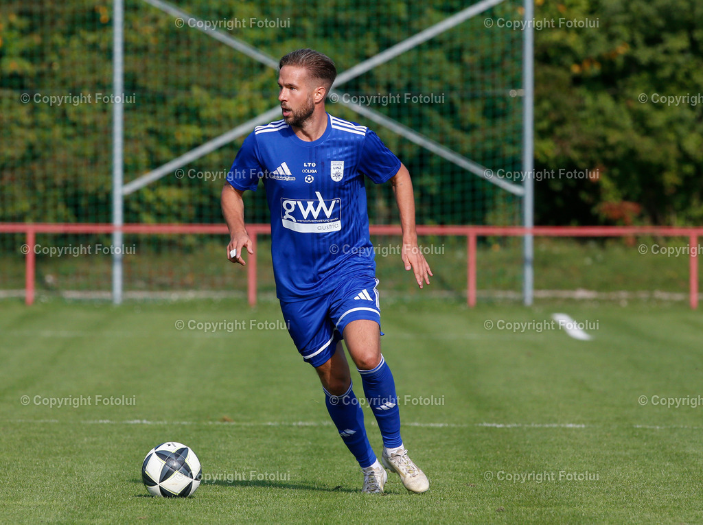 A_LUI_13092025_01 | SPORT FUSSBALL LT1 OOE LIGA ASKOE OEDT 1B-UNION EDELWEIß LINZ 13.09.2025 IM BILD:  (OEDT1B) UND SIMON ABRAHAM (EDLWEIßLINZ) FOTO:FOTOLUI