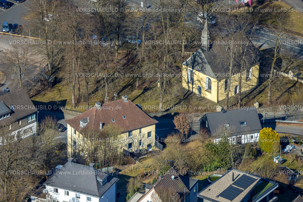 Olpe250308001Mitte | Luftbild, kath. Kreuzkapelle Am Bratzkopf, denkmalgeschütztes Kirchengebäude, Olpe-Stadt, Olpe, Sauerland, Nordrhein-Westfalen, Deutschland