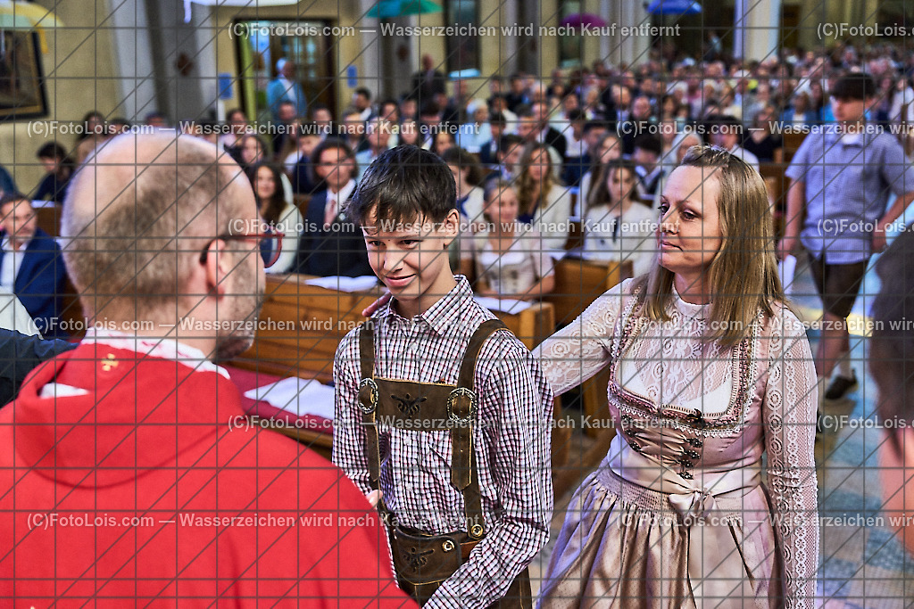 ALP0875_PfarrFirmung Wieselburg_Firmvorgang | (C)FotoLois.com, Alois Spandl, Firmung in der Pfarrkirche Wieselburg mit Generalvikar Dr. Christoph Weiss, Dechant Pfarrer Daniel Kostrzycki und Monignore Franz Dammerer, Sa 15. Juni 2024.