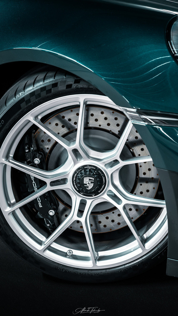 911 GT3 Touring Arlogrünmetallic | Entdecken Sie die faszinierende Welt von Alexander Tschuncky Arts: Kreative Fotografie, atemberaubende Automobilkunst und hochwertiger Bilderdruck. Lassen Sie sich inspirieren! - Realisiert mit Pictrs.com