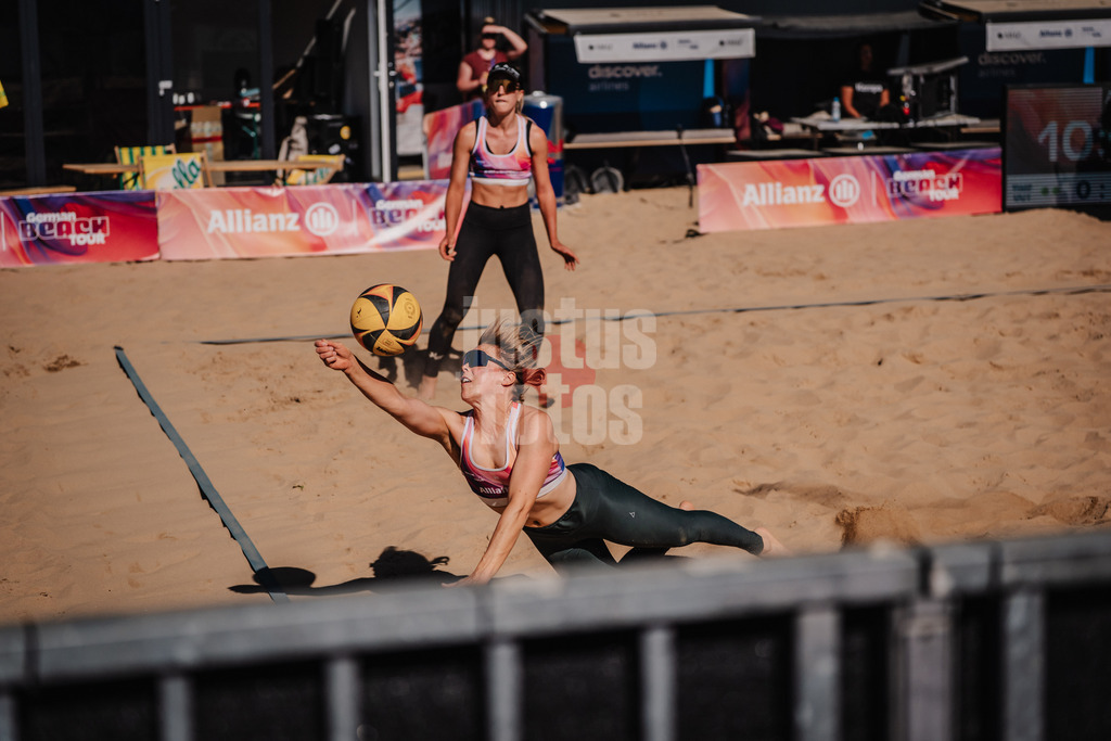 Beachvolleyball | Frauen | Allianz German Beach Tour 2025 | Tourstop Düsseldorf | 15.05.2025 | Nina Interwies springt zum Ball