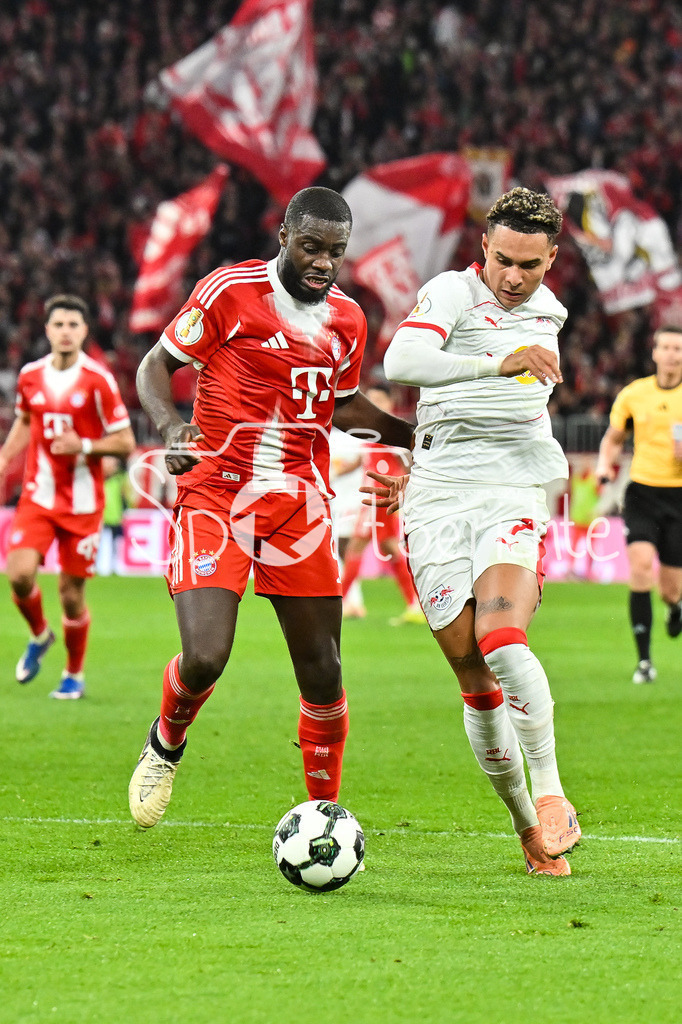 FC Bayern München - RB Leipzig | MUNICH, GERMANY - 11. FEBRUARY: im Duell Dayot UPAMECANO (FC Bayern Munich 2) und Antonio Eromonsele Nordby NUSA (RB Leipzig 7) und während dem Spiel zwischen dem FC Bayern München und RB Leipzig beim Viertelfinale des DFB-Pokales in der Allianz Arena