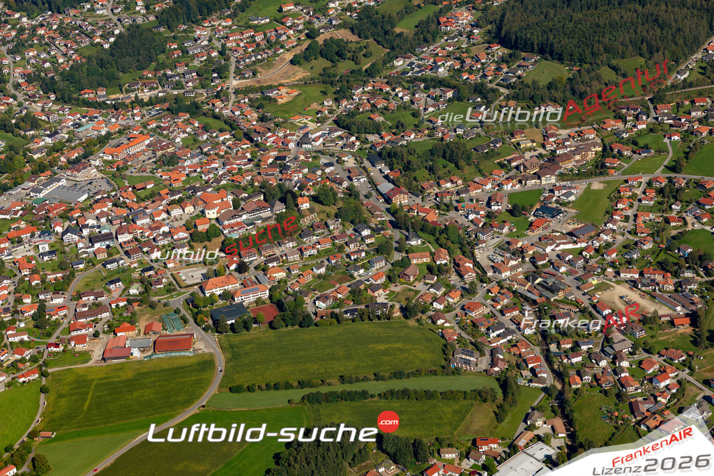 Die Luftaufnahme Silberberg - Bodenmais wurde 2021 mittels Flugzeug (keine Drohne) erstellt. Hohe Auflösung -für große Poster und Wandbilder geeignet!