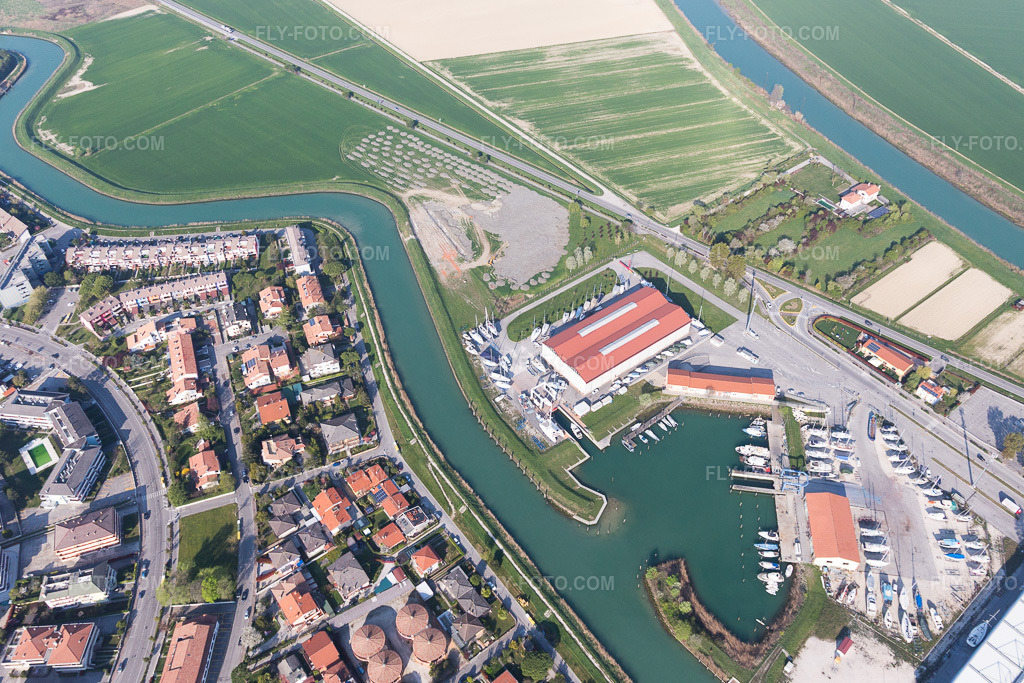 Aerial view: View of the town in Caorle in the state Veneto, Italy.Photo: IMG_097986.jpg taken on 04/03/2017 by Werner Riehm/FLY-FOTO.comResolution of the original: 4946 x 3297 px