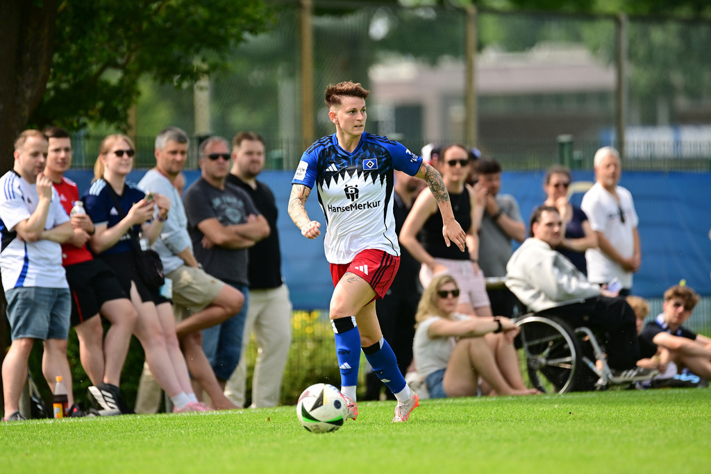 Fußball I Frauen I Saison 2025-2026 I Testspiel I Hamburger SV - Holstein Kiel | Jobina Verena Lahr (31, Hamburger SV) - Realisiert mit Pictrs.com