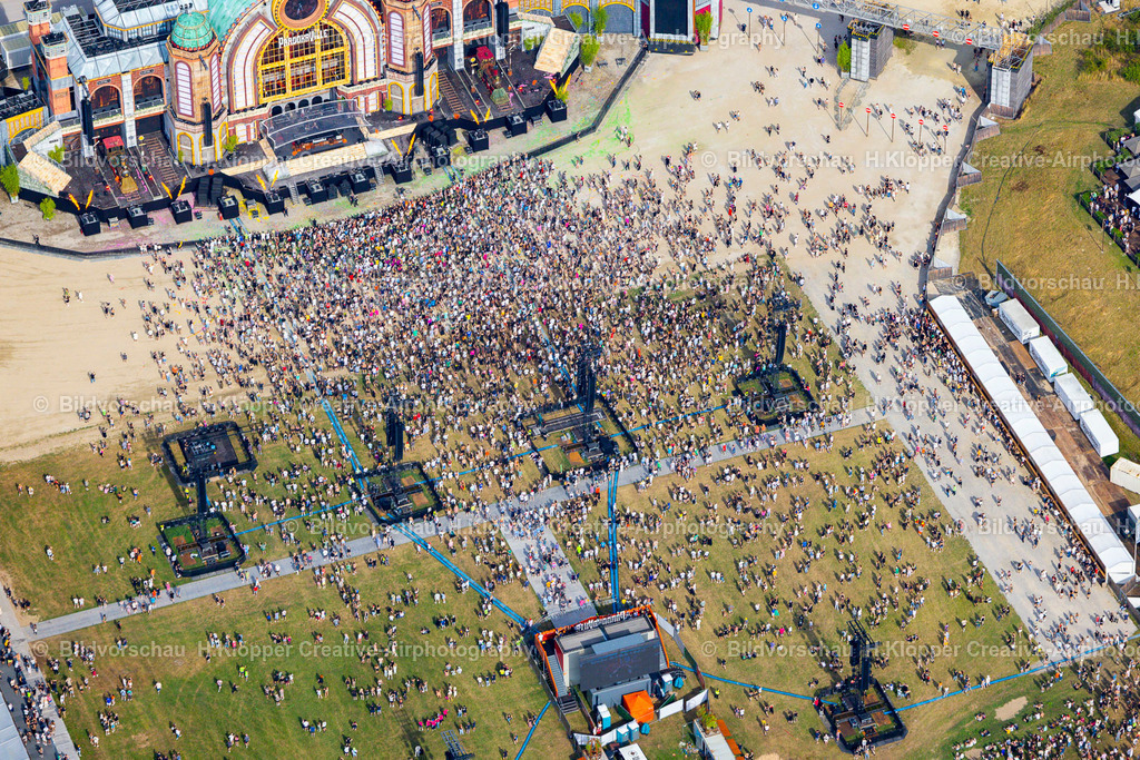 Luftbild Weeze-5289 | Luftaufnahme Gelände des " PAROOKAVILLE - Electronic Music Festival " 2025 in Weeze - Realisiert mit Pictrs.com