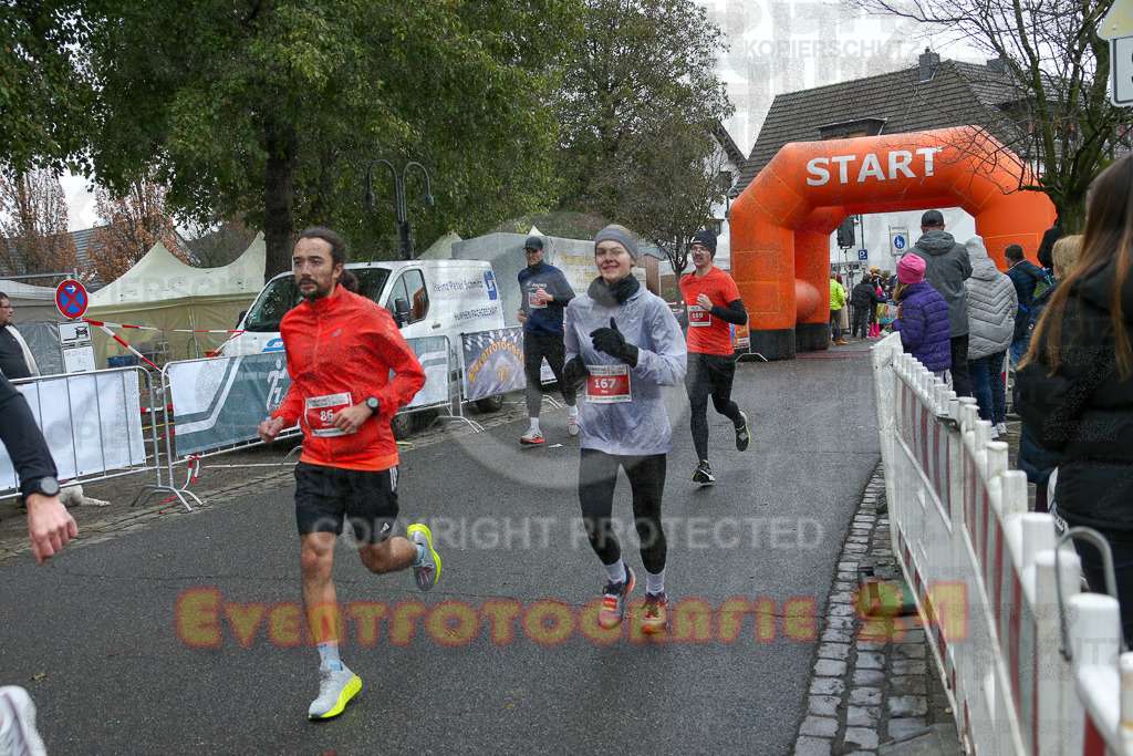 251130_1141_EX1_8254 | Sportfotografie im Rhein-Sieg Kreis, Köln, Bonn, NRW, Rheinland Pfalz, Hessen, etc. Unser Tätigkeitsfeld umfasst den Laufsport vom Volkslauf über den Marathon, Duathlon, Triathon bis zum Ultralauf wie Kölnpfad Ultra oder Schindertrail.