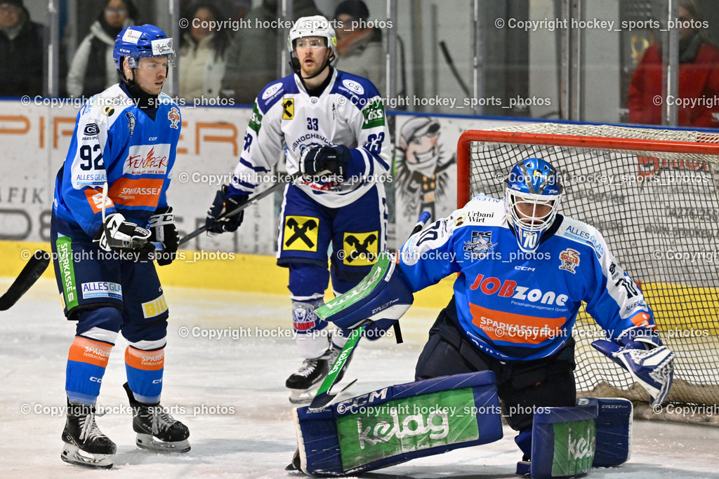 ESC Sparkasse STEINDORF vs. UECR Huben | #92 Ratz Patrick ESC Steindorf, #70 Moser Lukas ESC Steindorf, #33 Sotlar Jure UECR EISBÄREN HUBEN, ESC Sparkasse STEINDORF vs. UECR Huben, ESC Sparkasse STEINDORF vs. UECR Huben am 30.01.2026 in Steindorf (Ossiachersee Halle), Austria, (Photo by Bernd Stefan)