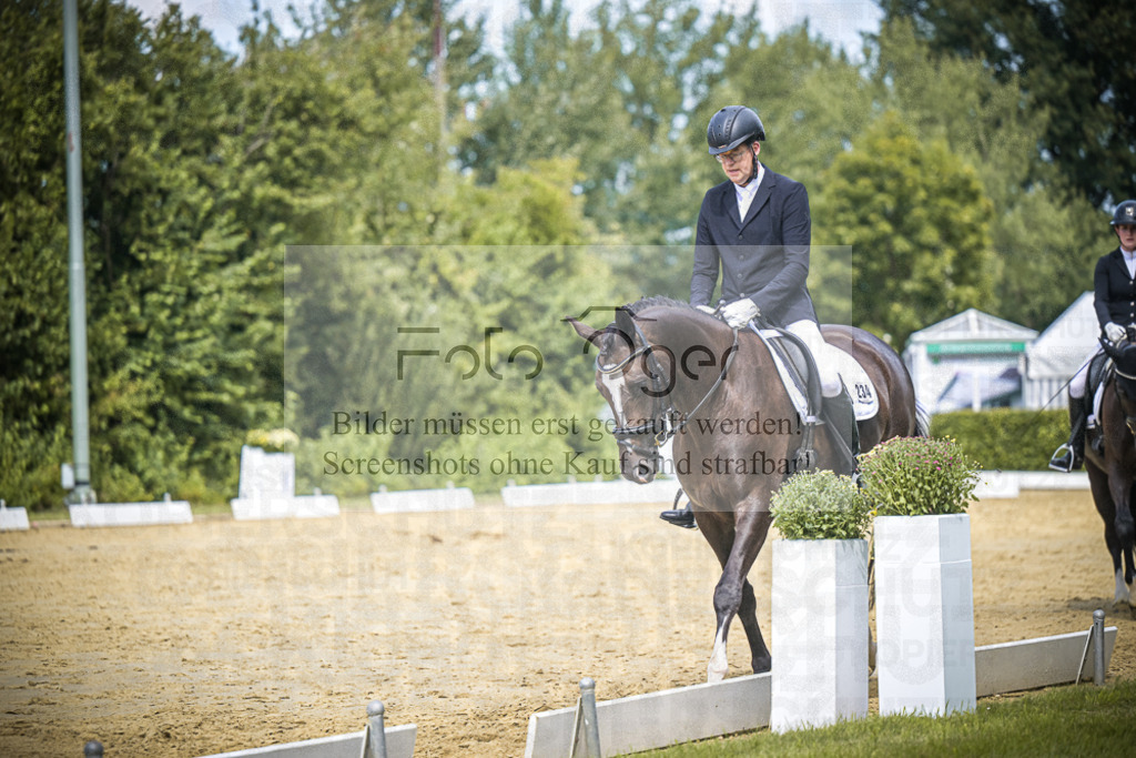 DOS_2723 | Entdecke hochwertige Reitturnierfotos von Foto Oger. Professionell, emotional und authentisch – jetzt Lieblingsmomente im Shop bestellen.Deutschlandweite Turnierfotografie. - Realisiert mit Pictrs.com