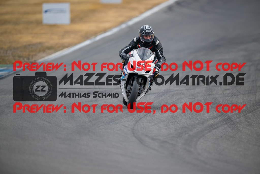 MaZZes-Fotomatrix-20260809-586396 | R1