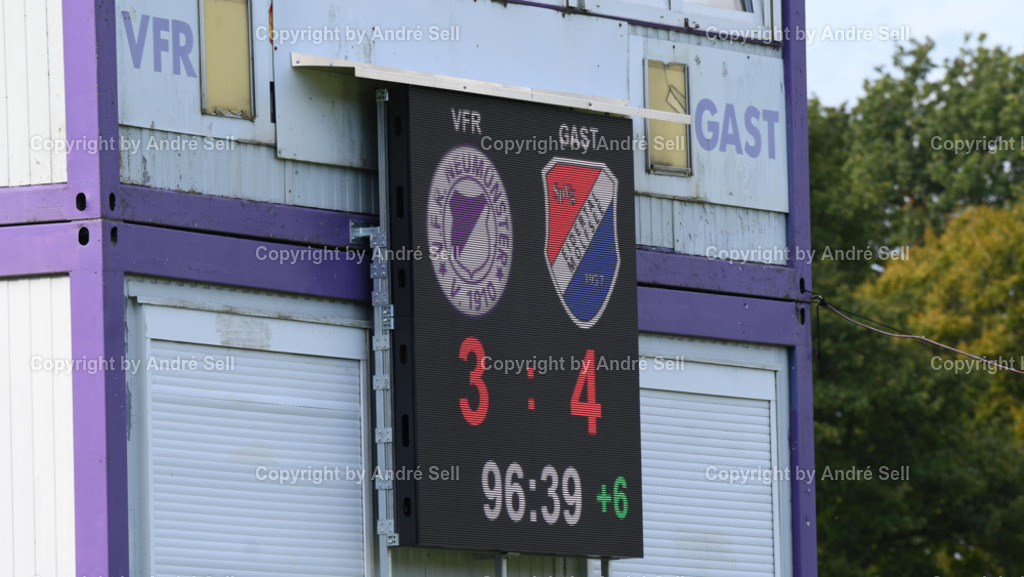 VfR Neumünster vs SpVg Eidertal Molfsee | Endstand - Fußball-Oberliga Männer 2024/2025 / VfR Neumünster vs SpVg Eidertal Molfsee / VfR-Stadion / Neumünster / 29.09.24 - Realisiert mit Pictrs.com