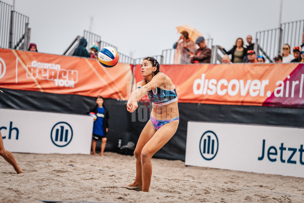 Beachvolleyball | Frauen | Allianz German Beach Tour 2024 | Tourstop Kühlungsborn 2 | 18.08.2024 | Janne Uhl nimmt den Ball an
