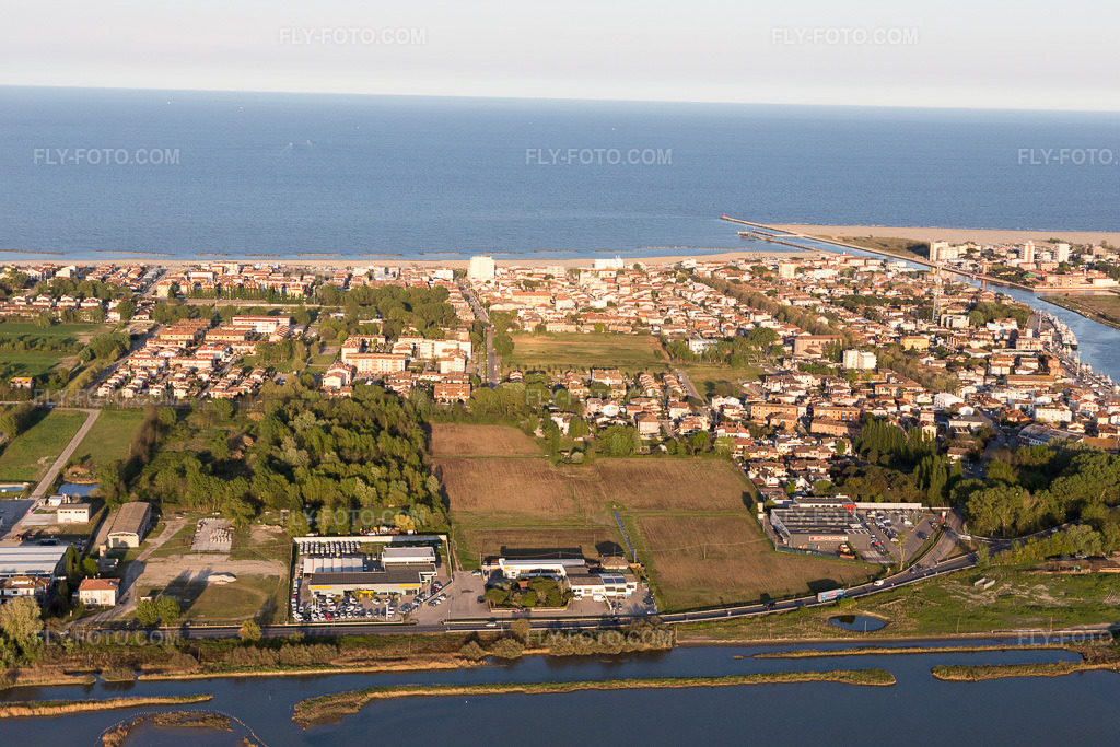 Aerial view: View of the town in Porto Garibaldi in the state Emilia Romagna, Italy.Photo: IMG_098698.jpg taken on 04/06/2017 by Werner Riehm/FLY-FOTO.comResolution of the original: 5472 x 3648 px