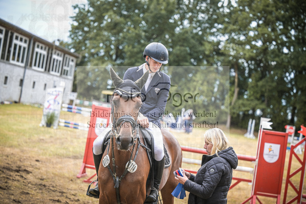 DOS_0009 | Entdecke hochwertige Reitturnierfotos von Foto Oger. Professionell, emotional und authentisch – jetzt Lieblingsmomente im Shop bestellen.Deutschlandweite Turnierfotografie. - Realisiert mit Pictrs.com