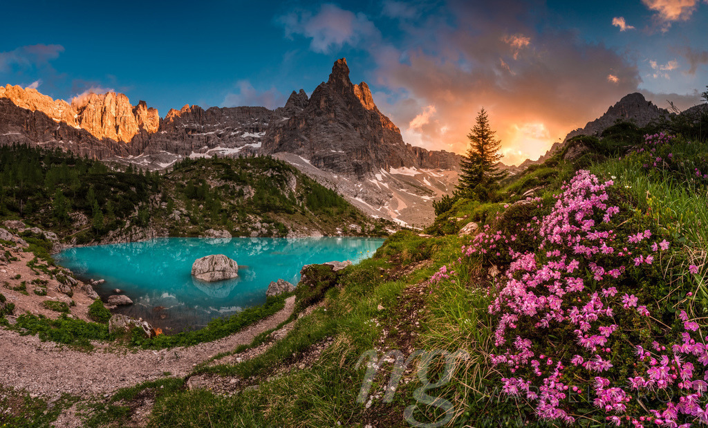 dolomites sunset | a stunning sunset at Lago di Sorapis. the day before the seasons started in the local Refugio, so i was lucky to be on my own at this remarkable location. This picture is created from a multiexposure HDR-Panorama since the dramatic light was very hard to capture. - Realisiert mit Pictrs.com