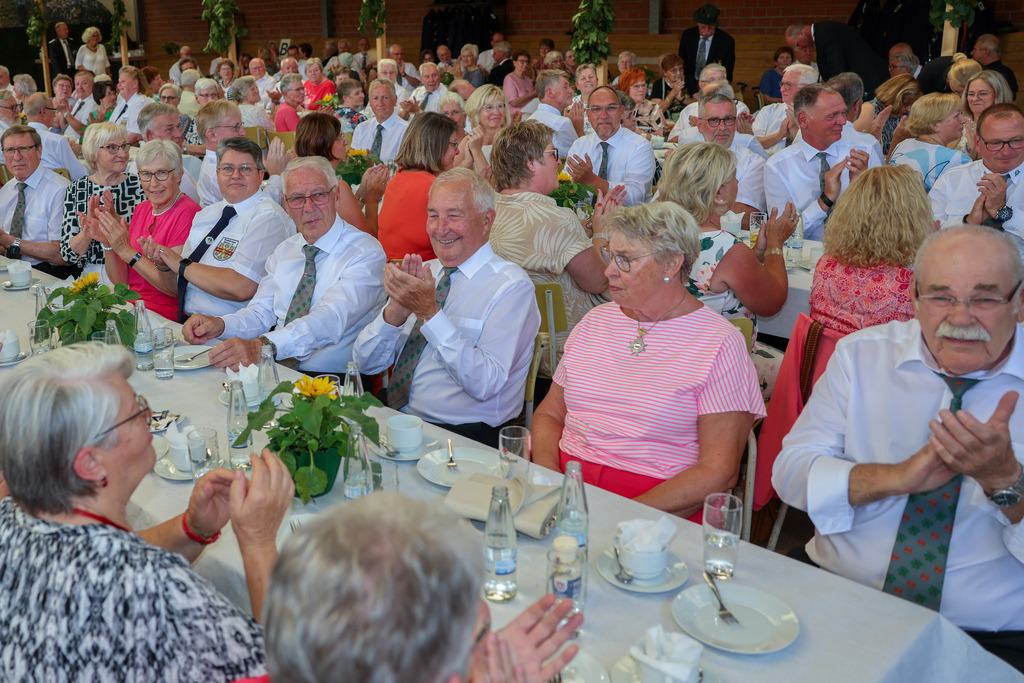 top-top.de-250704-040 | Foto, Video, Fotografie, Videografie, Fotobox, DJ, Discjockey, Musik, Musikbox, Veranstaltung, Photobooth, Amazon, Ebay, Buchtipp, Bestseller, Autor, Verlag, Buch, Wesel, Hamminkeln, NRW, Dinslaken, Rees, Drohne, Hochzeit, Party, Fotobox, Wesel, Fotograf