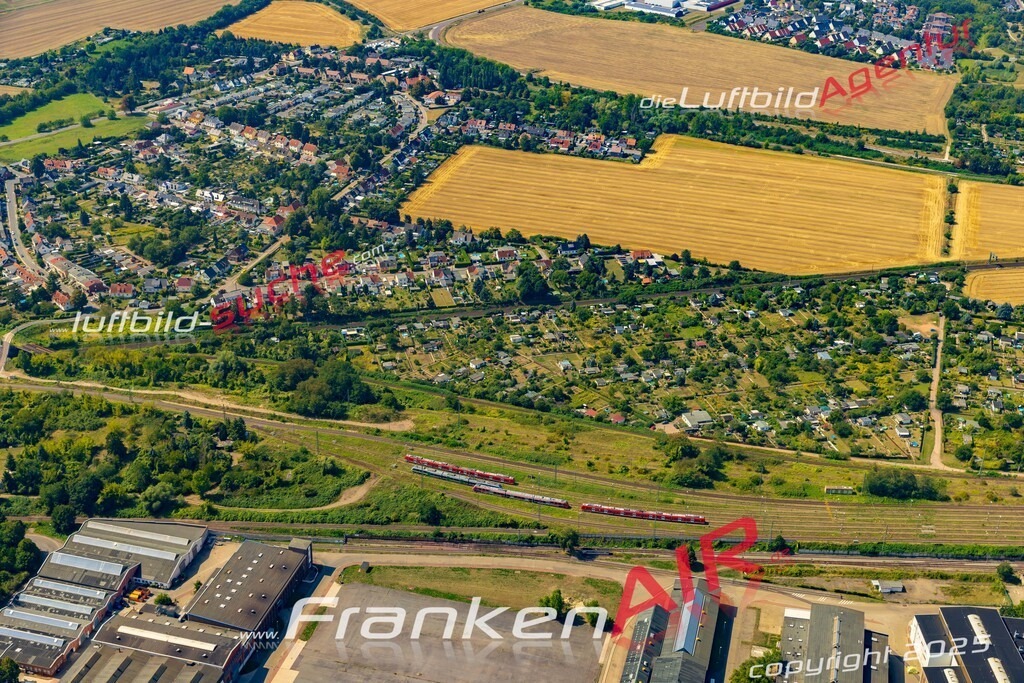 Klassische Luftaufnahme ohne Drohne zeigt:Salbke Stichlerweg bei Magdeburg - Die Luftbildaufnahme wurde 2025 vom UL-Flugzeug heraus erstellt ( keine Drohnenaufnahme ) - Hochauflösende Luftaufnahme -Nicht vergleichbar mit Google Maps oder Satelittenbilder- Die Geschenkidee !Mit Lizenz und Bildrechte bestellbar