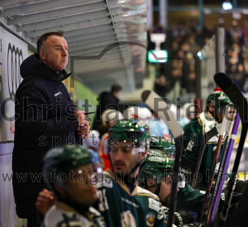 2025-12-23_047_TSV_Erding_gegen_Heilbronner_Falken | Erding, Deutschland, 23.12.2025:Eishockey, Oberliga Süd 2025 / 2026, 29. Spieltag, TSV Erding gegen Heilbronner Falken, Endergebnis: 5:4Teamchef Thomas Daffner (Erding Gladiators)Foto: Christian Riedel / fotografie-riedel.net
