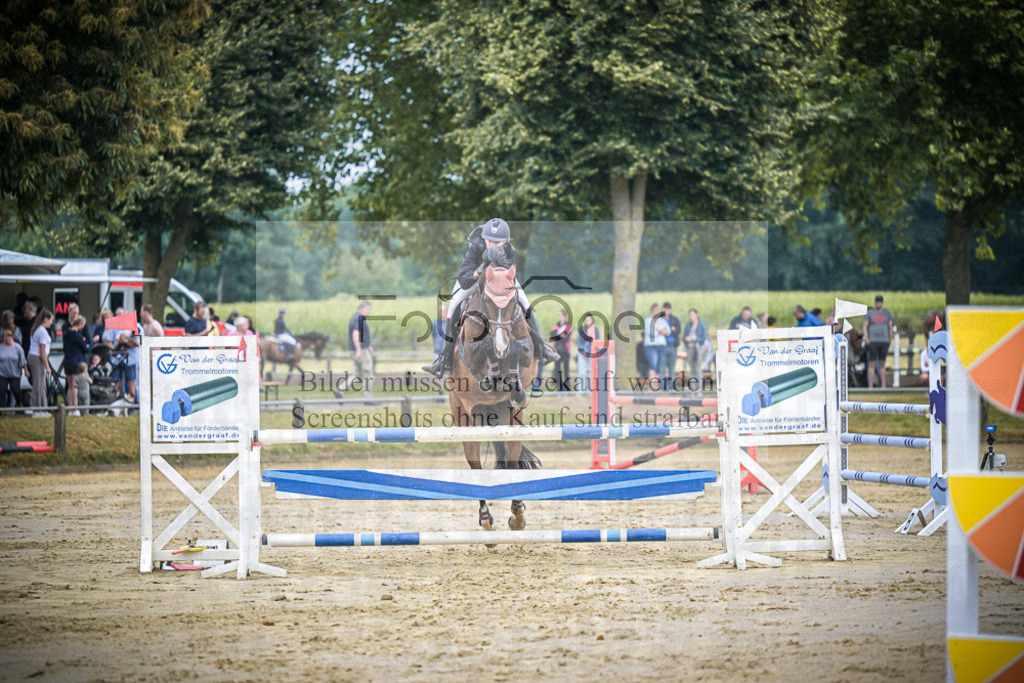 DOS_2216 | Entdecke hochwertige Reitturnierfotos von Foto Oger. Professionell, emotional und authentisch – jetzt Lieblingsmomente im Shop bestellen.Deutschlandweite Turnierfotografie. - Realisiert mit Pictrs.com
