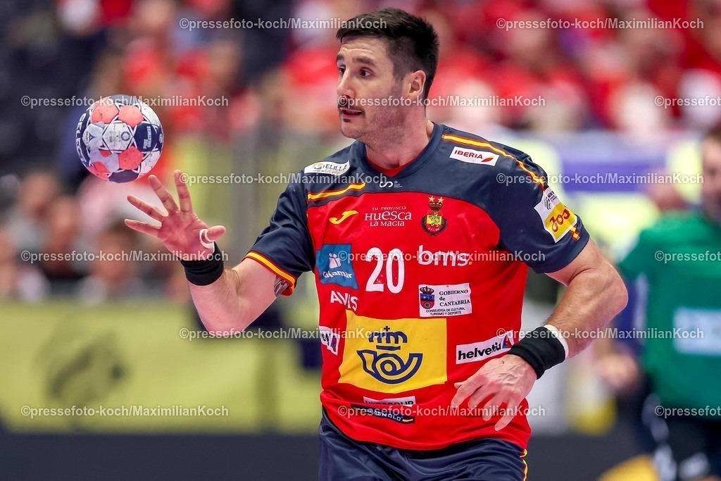 EHF22012602044 | 22.01.2026, Handball, Men's EHF EURO 2026, Spanien - Norwegen, Jyske Bank Boxen in Herning, Dänemark, Main Round:  Abel Serdio Guntín (Espania #20) 