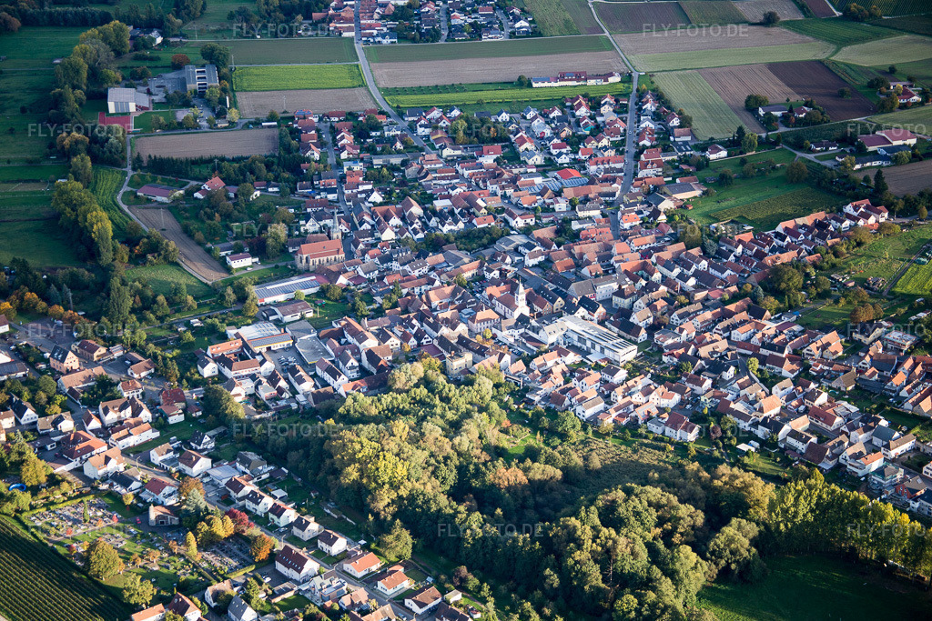 Luftbild: Ortsansicht im Ortsteil Mühlhofen in Billigheim-Ingenheim im Bundesland Rheinland-Pfalz in Deutschland. Foto: IMG_074623.jpg vom 14.10.2014 durch Werner Riehm/FLY-FOTO.de