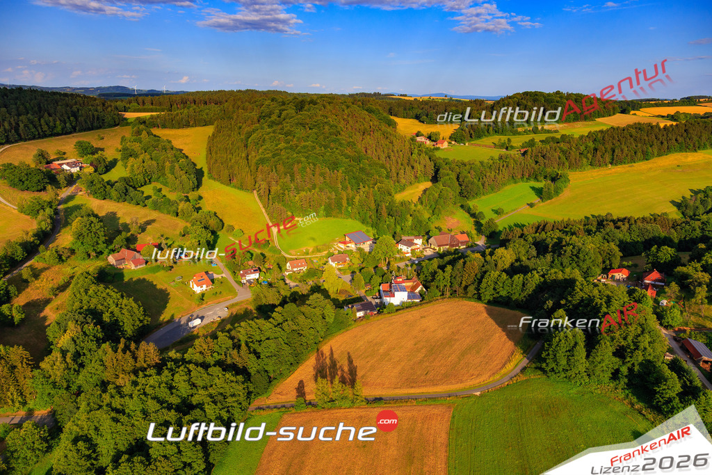 Die Luftaufnahme der Stadt Weissenbrunn wurde vom UL-Flugzeug heraus erstellt ( keine Drohne )- hohe Auflösung für beste Qualität