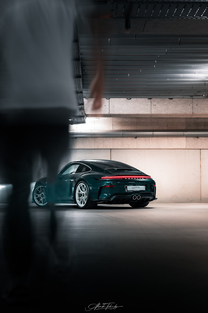 911 GT3 Touring Arlogrünmetallic | Entdecken Sie die faszinierende Welt von Alexander Tschuncky Arts: Kreative Fotografie, atemberaubende Automobilkunst und hochwertiger Bilderdruck. Lassen Sie sich inspirieren! - Realisiert mit Pictrs.com