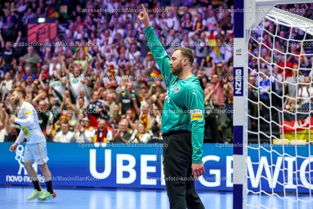 EHF19012602021 | 19.01.2026, Handball, Men's EHF EURO 2026, Deutschland - Spanien, Jyske Bank Boxen in Herning, Dänemark, Preliminary Round:  Andreas Wolff (Germany #33) jubelnd