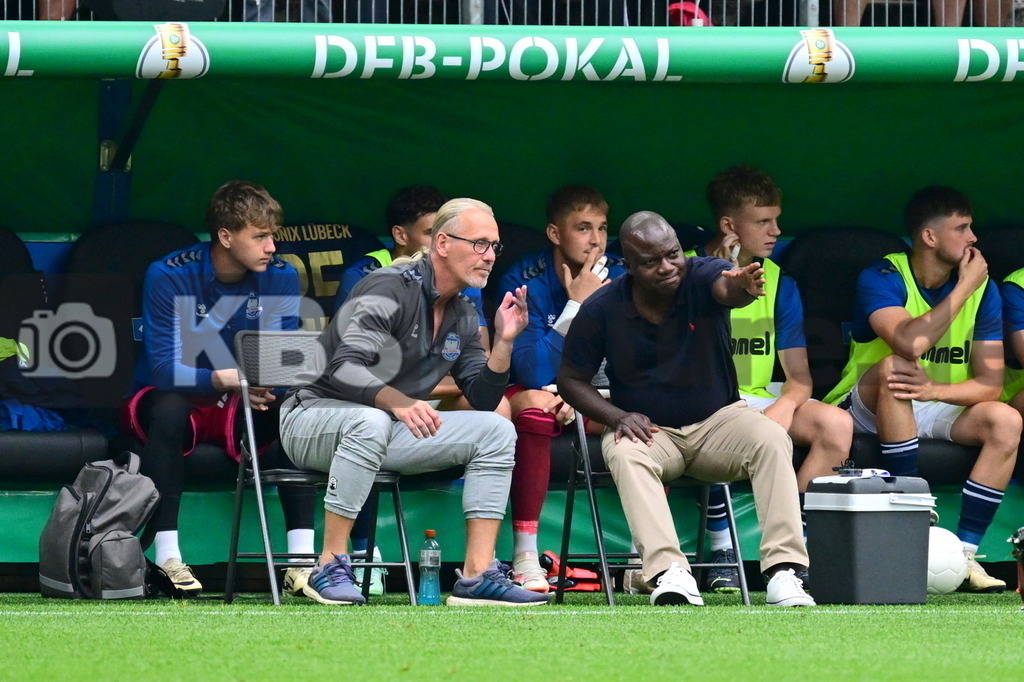 KBS Picture_PhoenixLuebeck-BorDortmund_031 | v.l. Gottschling Simon Co-Trainer (Phoenix Luebeck) , Adigo Dinalo Christiano Trainer (Phoenix Luebeck) ,Sportplatz :  Volksparkstadion, - Realisiert mit Pictrs.com