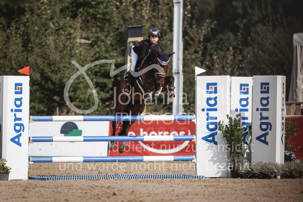 240906_BuCha_Pony-L-6j-237 | Deine schönsten Turniermomente als professionelle Fotos! Entdecke hochwertige Pferdesport-Fotografie im Online-Shop. Jetzt Fotos finden & bestellen!