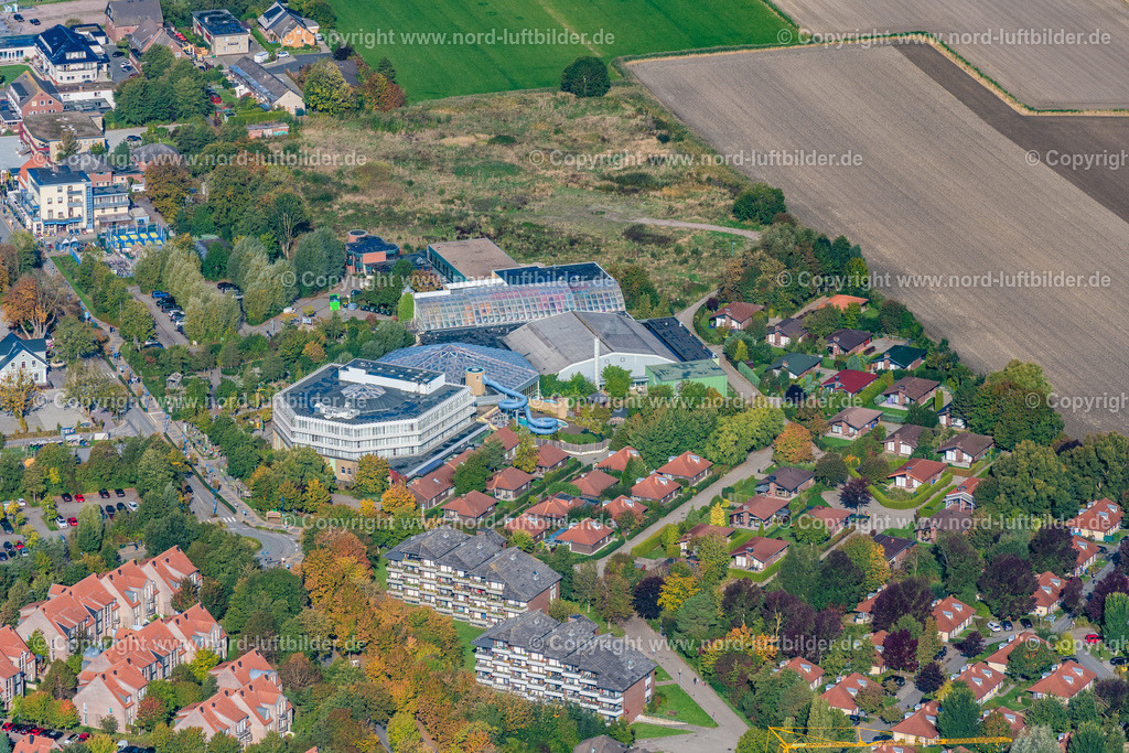 Tossens_ELS_5031091022 | BUTJADINGEN 09.10.2022 Ortsansicht " Tossens " Centerparcs " der Straßen und Häuser der Wohngebiete in Butjadingen im Bundesland Niedersachsen, Deutschland. // City view " Tossens " Centerparcs " of the streets and houses of the residential areas in Butjadingen in the state Lower Saxony, Germany. Foto: Martin Elsen