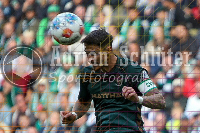 Borussia Mönchengladbach vs SV Werder Bremen - Bundesliga  | Mönchengladbach, Deutschland, 14.09.25:   Marco Friedl (SV Werder Bremen) in Aktion am Ball, Einzelaktion waehrend des Spiels der Bundesliga zwischen Borussia Mönchengladbach vs SV Werder Bremen im Stadion im Borussia Park(Foto von Brauer-Fotoagentur / Adrian Schlueter)